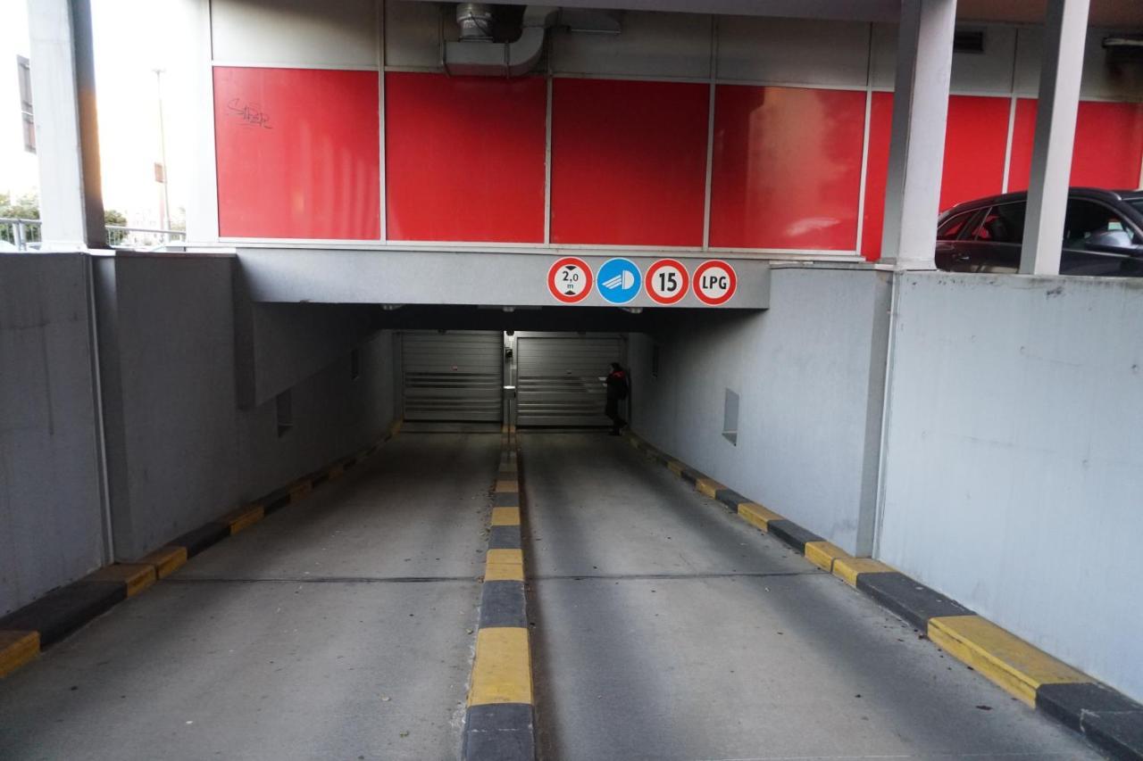 Dominant Studio Hostel With Free Parking For Preregistered Drivers & Garage With Cctv Bratislava Exterior foto