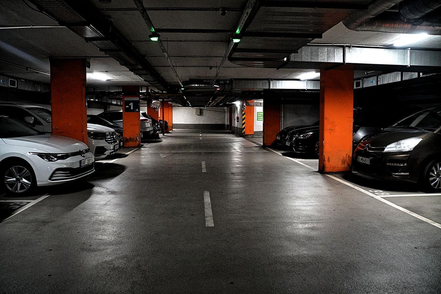 Dominant Studio Hostel With Free Parking For Preregistered Drivers & Garage With Cctv Bratislava Exterior foto
