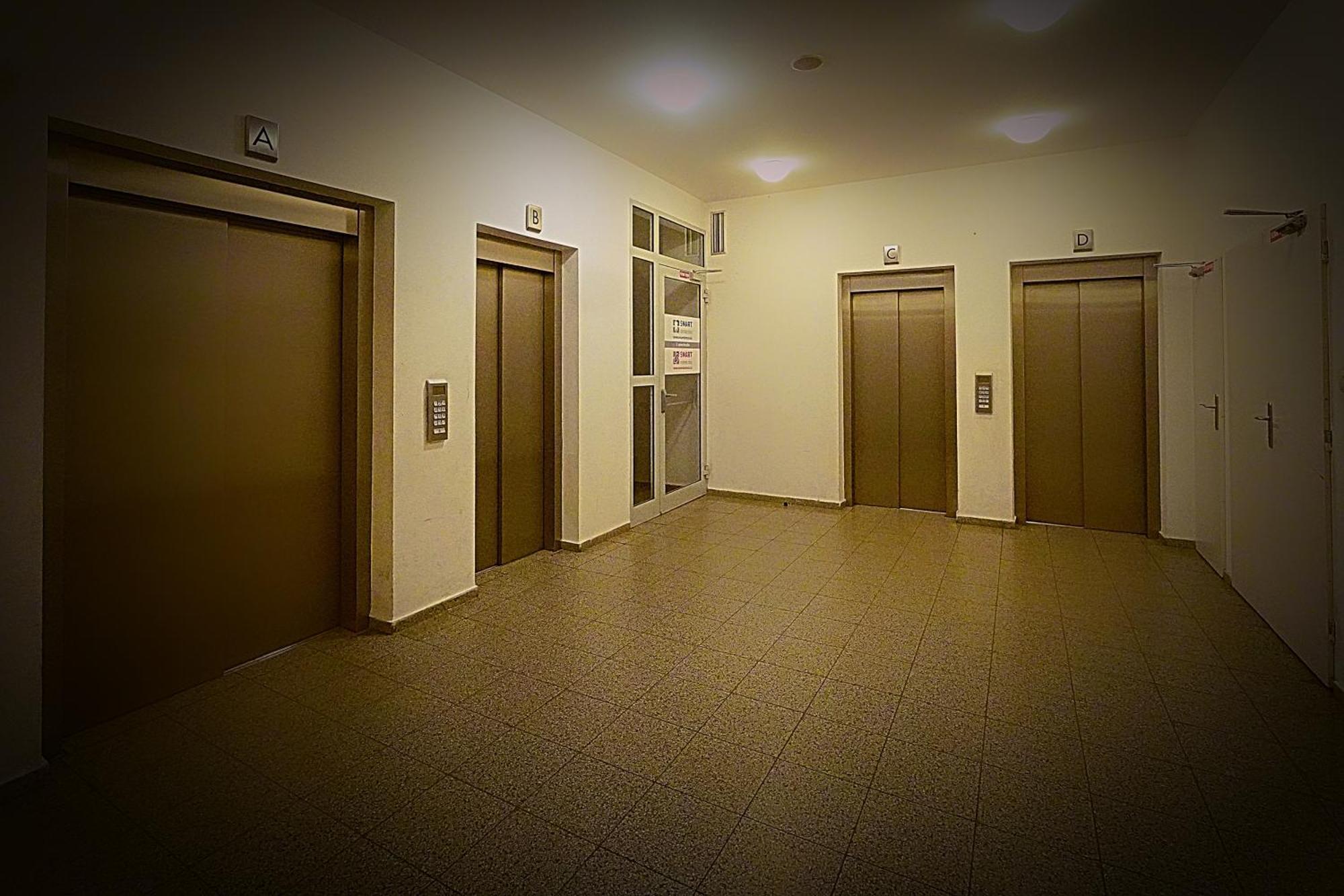 Dominant Studio Hostel With Free Parking For Preregistered Drivers & Garage With Cctv Bratislava Exterior foto