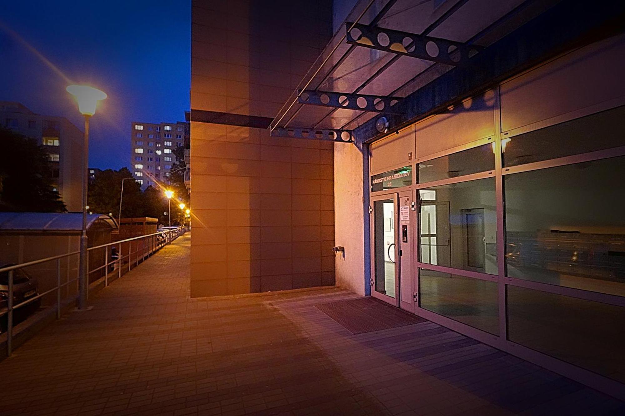 Dominant Studio Hostel With Free Parking For Preregistered Drivers & Garage With Cctv Bratislava Exterior foto