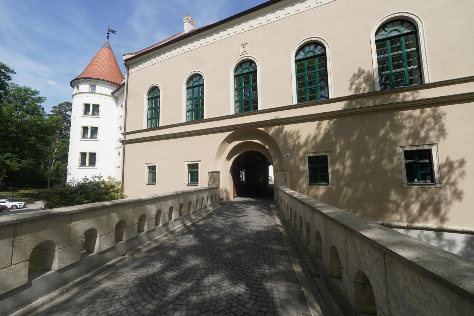 Dominant Studio Hostel With Free Parking For Preregistered Drivers & Garage With Cctv Bratislava Exterior foto