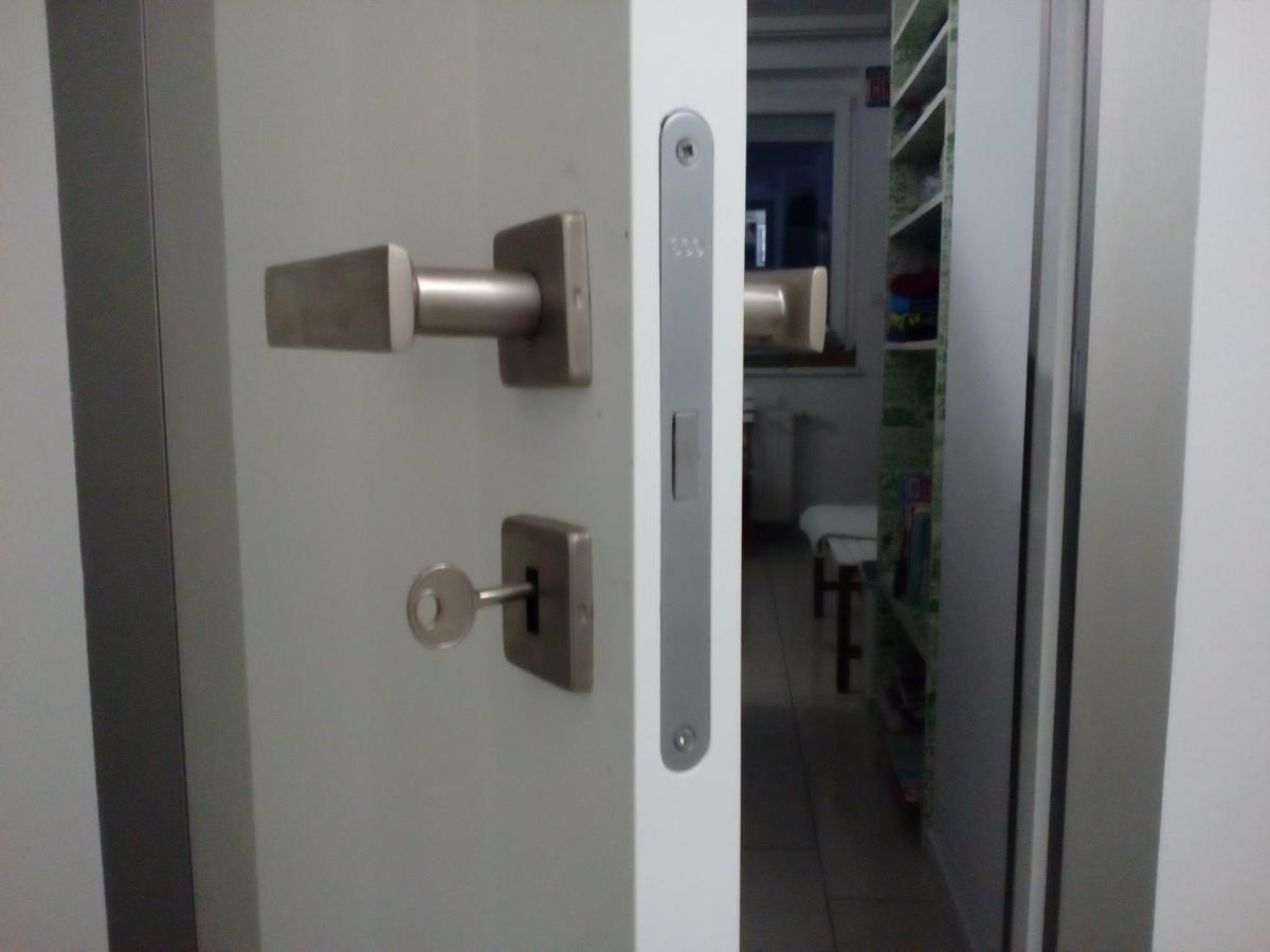 Dominant Studio Hostel With Free Parking For Preregistered Drivers & Garage With Cctv Bratislava Exterior foto
